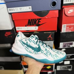 DS Kobe 8 Protro Radiant Emerald size 10
