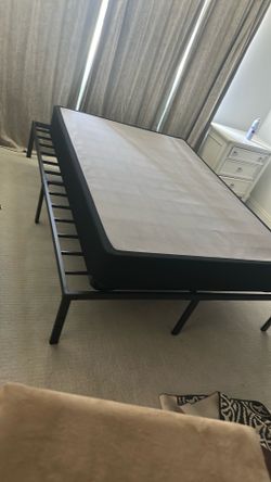 Queen , sturdy metal frame only!! Like New