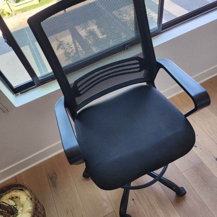 Black Office/Desk Chair Adjustable Height 2636" Adjustable Footrest