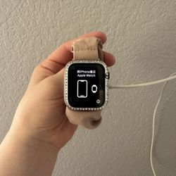 Apple Watch SE (GPS) 44mm Space Gray Aluminum Case