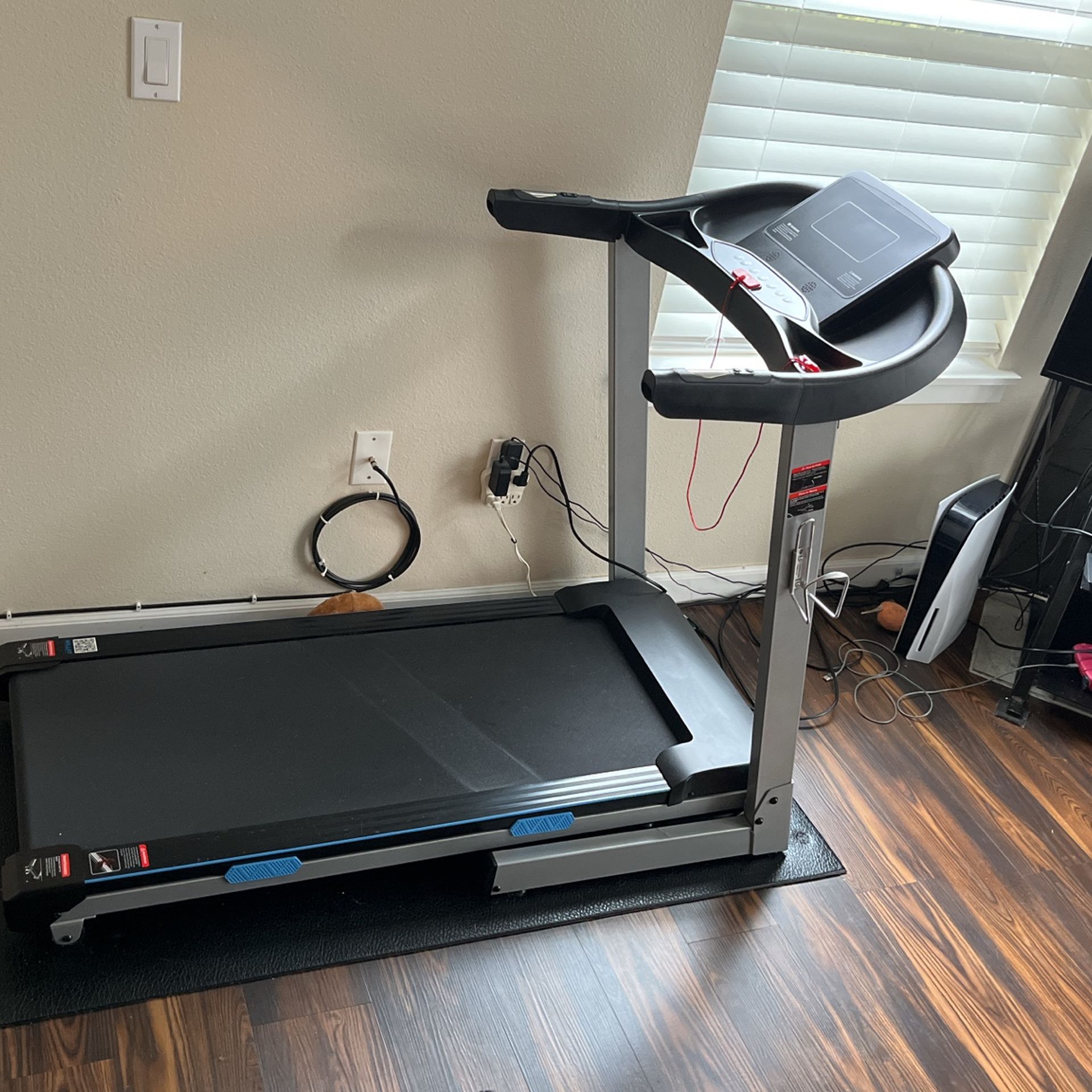 Brand New (used 5 times) Treadmill - $425 OBO