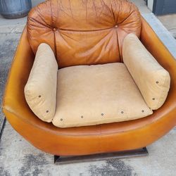 Vintage mid-century leather lounge chair