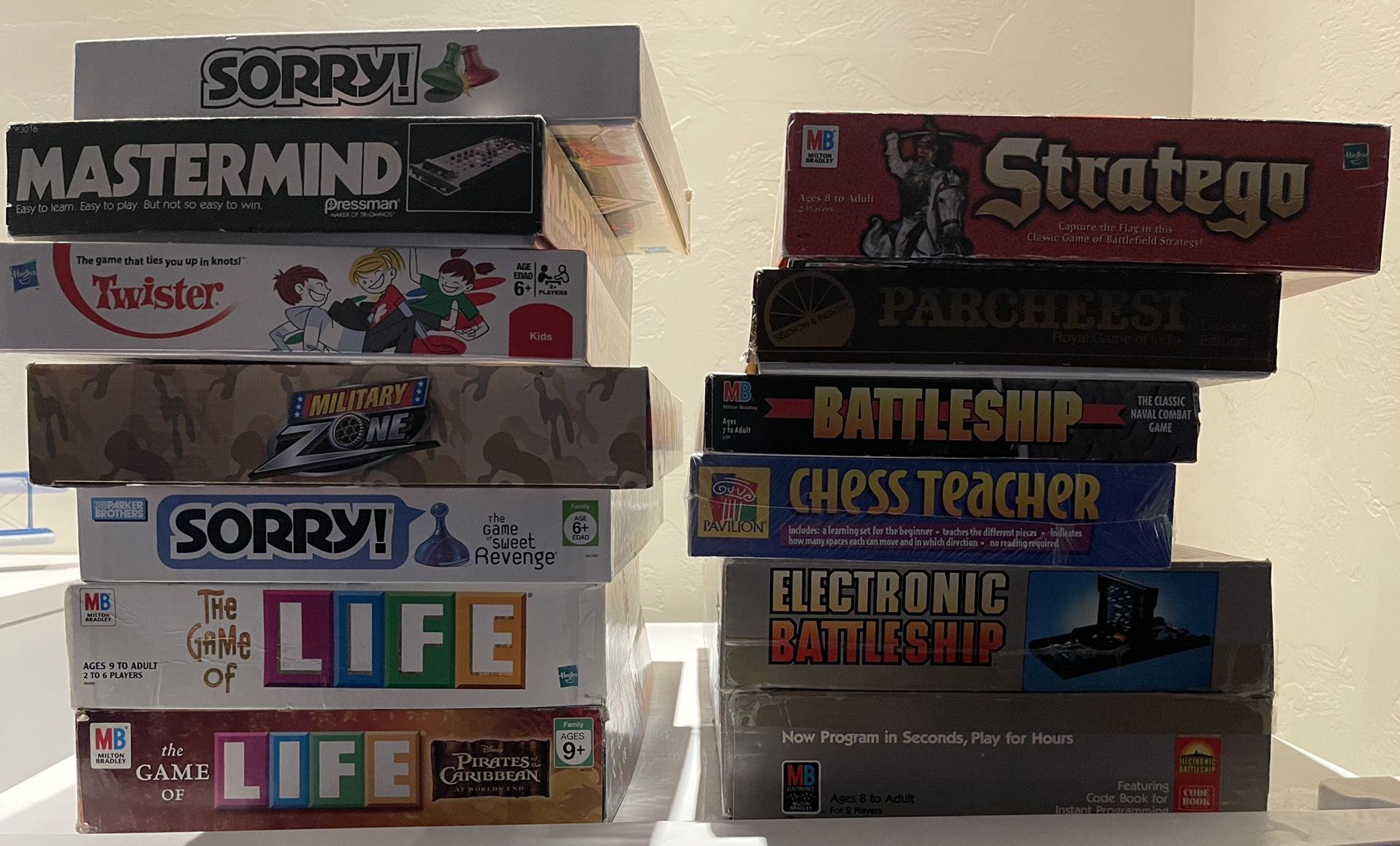 Classic  Board Games: Monopoly, Life, Sorry, Trivial Pursuit, Battleship, Twister, Strategy, Mastermind !!!