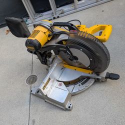 DeWalt 12" Double Bevel Compound Miter Saw