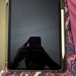 iPad Pro (11-inch/4th Generation) and Apple Pencil