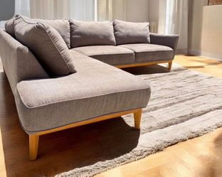 Macy’s mid-century modern sectional couch 🛻 delivery available🛻