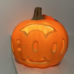 Jack-o'-lantern🎃with a carved BOO 