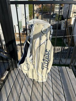 Brand New Titleist players 4 stand bag sand/navy Golf Bag