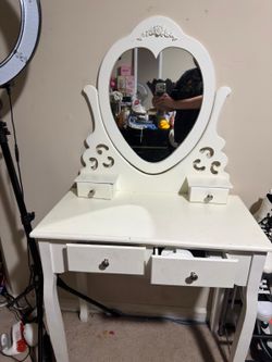 White vanity with mirror and drawers