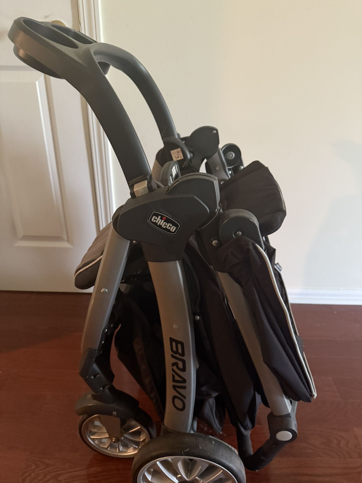 Chicco Bravo stroller Like New, Gently Used