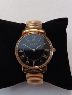 Vintage Watch.  Classic Bulova Wind Up Wrist Watch.  Great Shape Runs.  