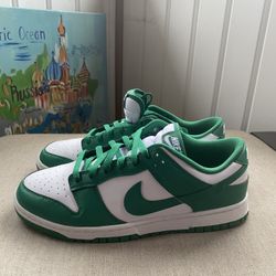 Nike dunks Green 9.5 (Worn/New) Size 9.5