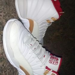 Air Jordan 12 Retro Size 7,,,Like New $25