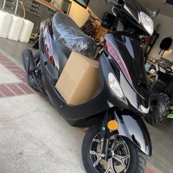 BRAND NEW SCOOTER SS50 -Street legal  -Automatic  -4 stroke  -45 mph speed -90 miles per gallon  -Title on hand  - Capacity 2 persons AVAILABLE IN DIF