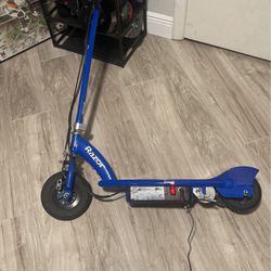 Used Razor Electric Scooter Works*comes With Charger*