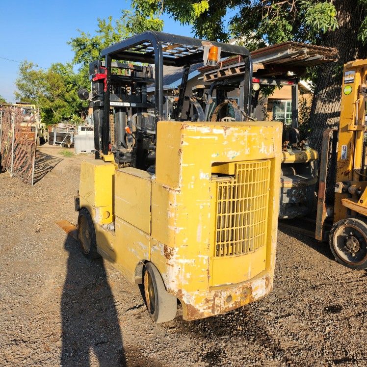 Caterpillar Towmotor Forklift