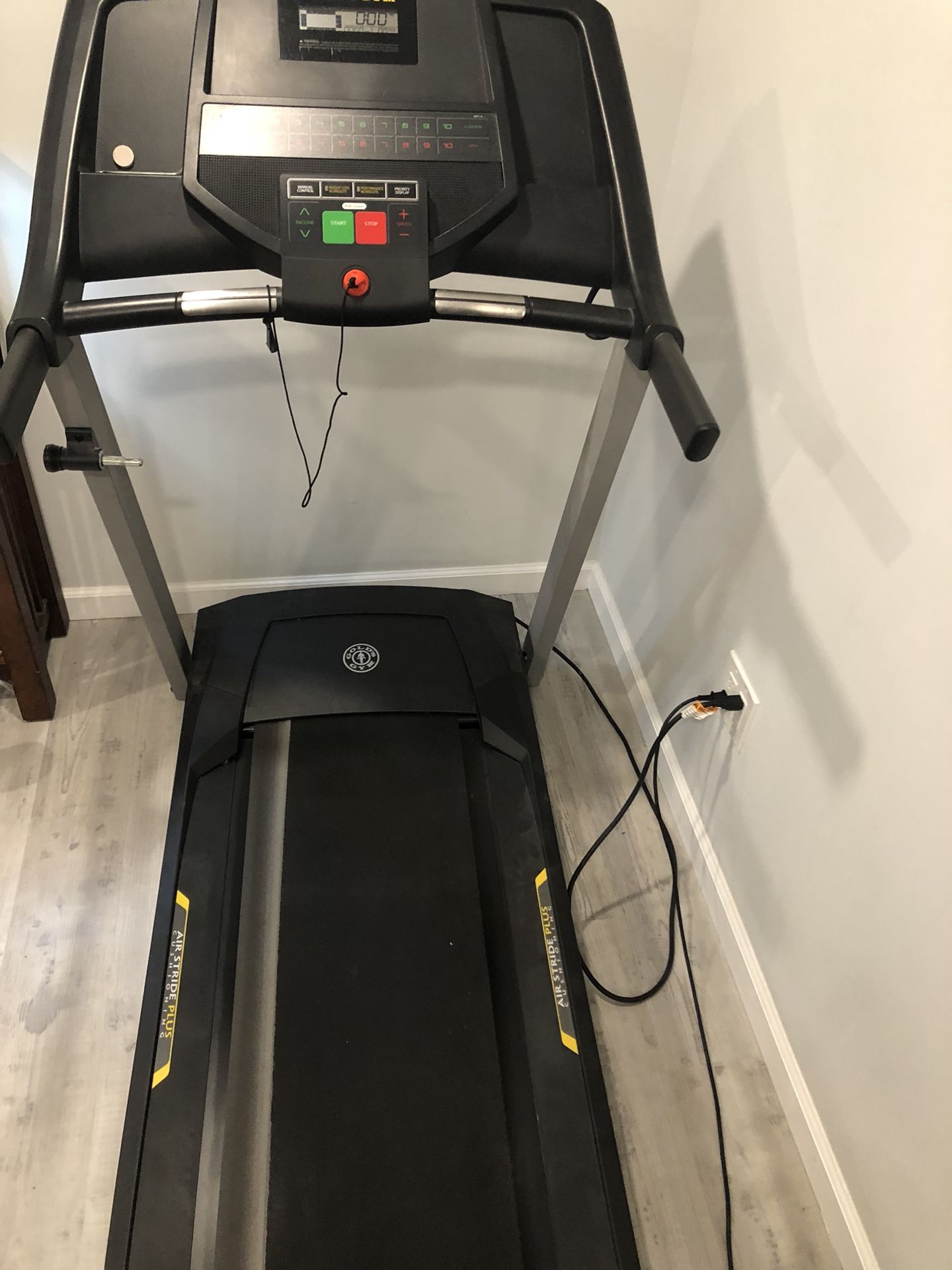Golds gym air stride plus treadmill! Excellent performance comes with a brand new belt!