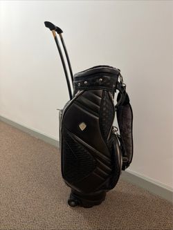 2017 XXIO/Dunlop GGC-X083 premium wheeled cart bag