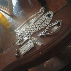 There's Seven Pieces Of Pure Silver The Big Silver Chain Waist 100 138 G The Other Chain Weighs Over 28 G I Think