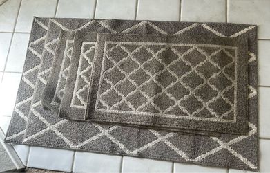 Gray Geometric Rug Set of 5 for $15, good condition