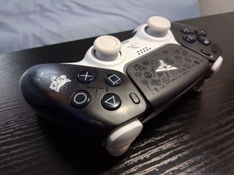 PS5 the last of us limited edition controller