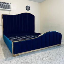 NEW Queen Size Velvet Bed ‼️Tax-free OFFER ‼️. Please inquire about the price. 