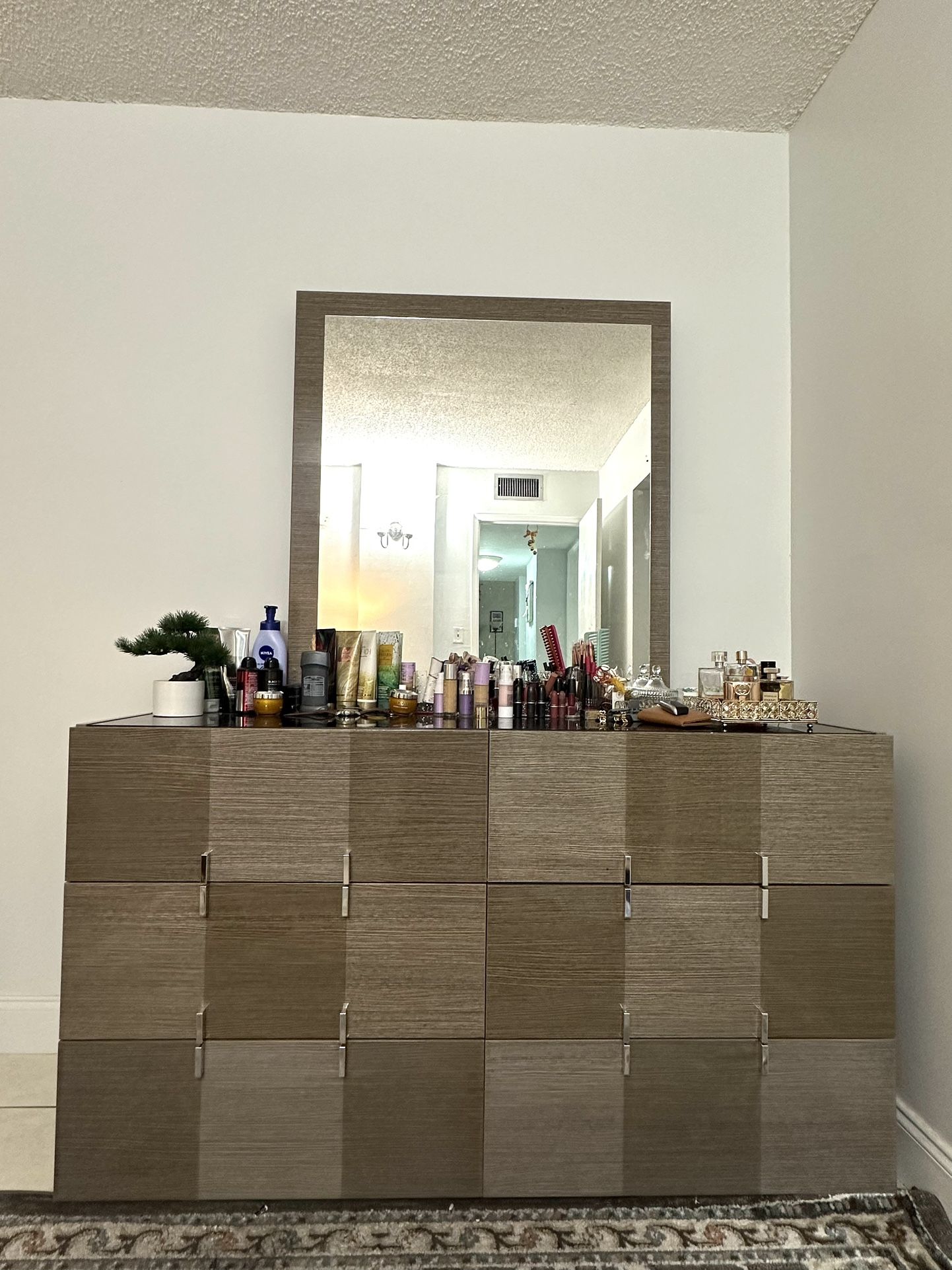 ROOMS TO GO Dresser and Mirror On Sale!