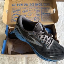 Black And Blue Men’s Running Shoe