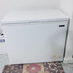 Magic Chef Chest Freezer  8.8Cu .ft