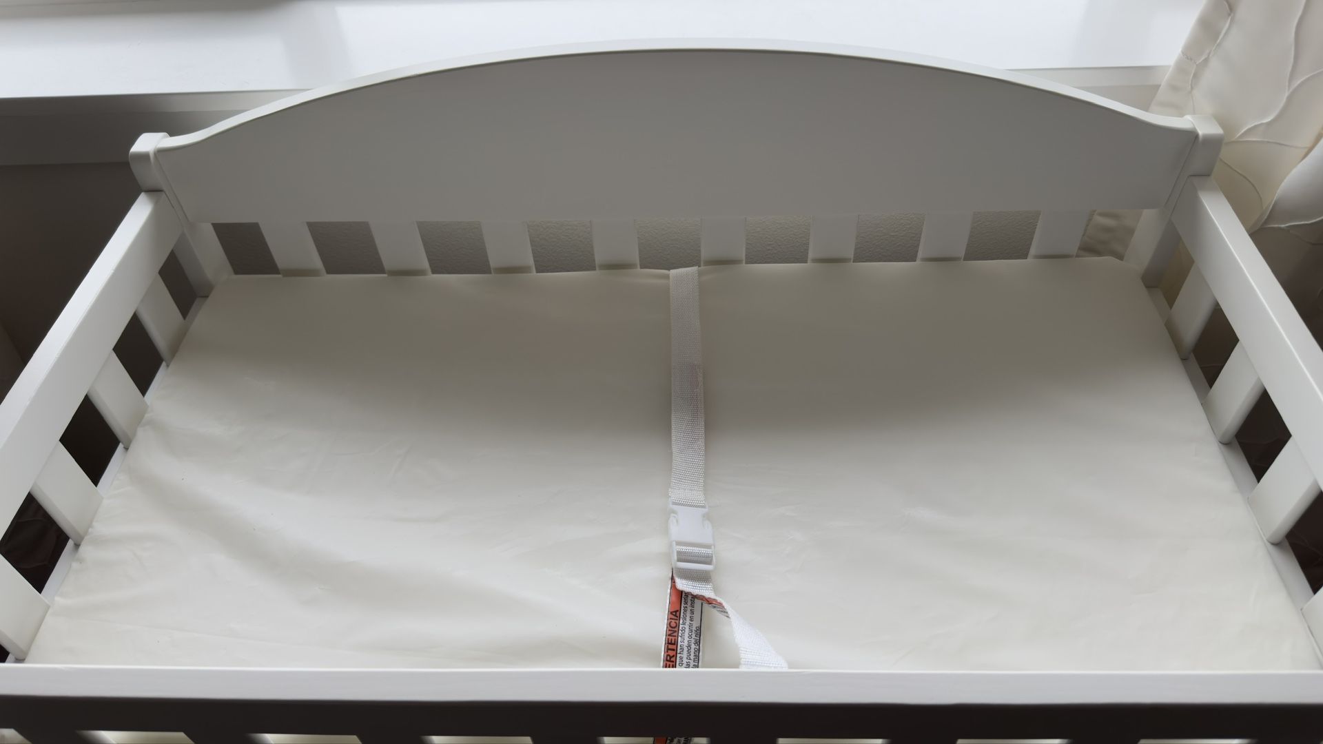 Delta Children Infant Infant Changing Table with Pad, White for Sale in