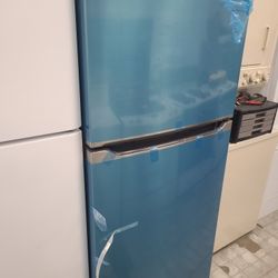    Frigidaire  Refrigerator 30 Inches  New, We Are Located  At 2109 E Main St Bridgeport Ct 