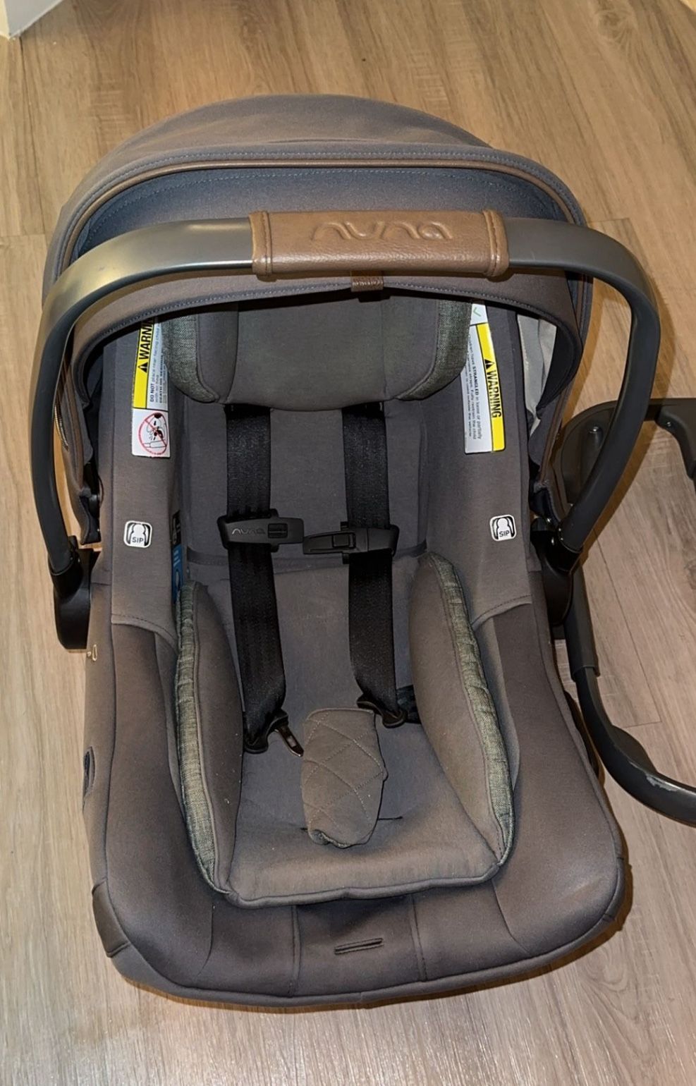 Nuna Infant Car seat with Base
