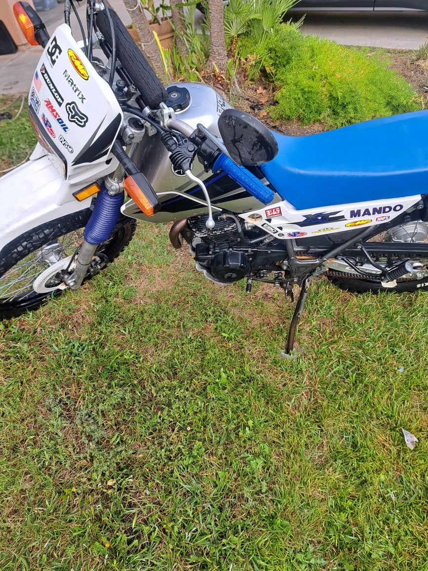 2004 Yamaha 225 xt