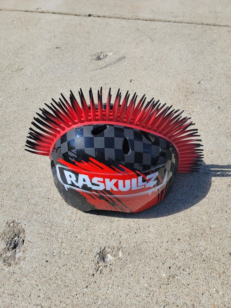 Raskullz Kids Helmet - Like New