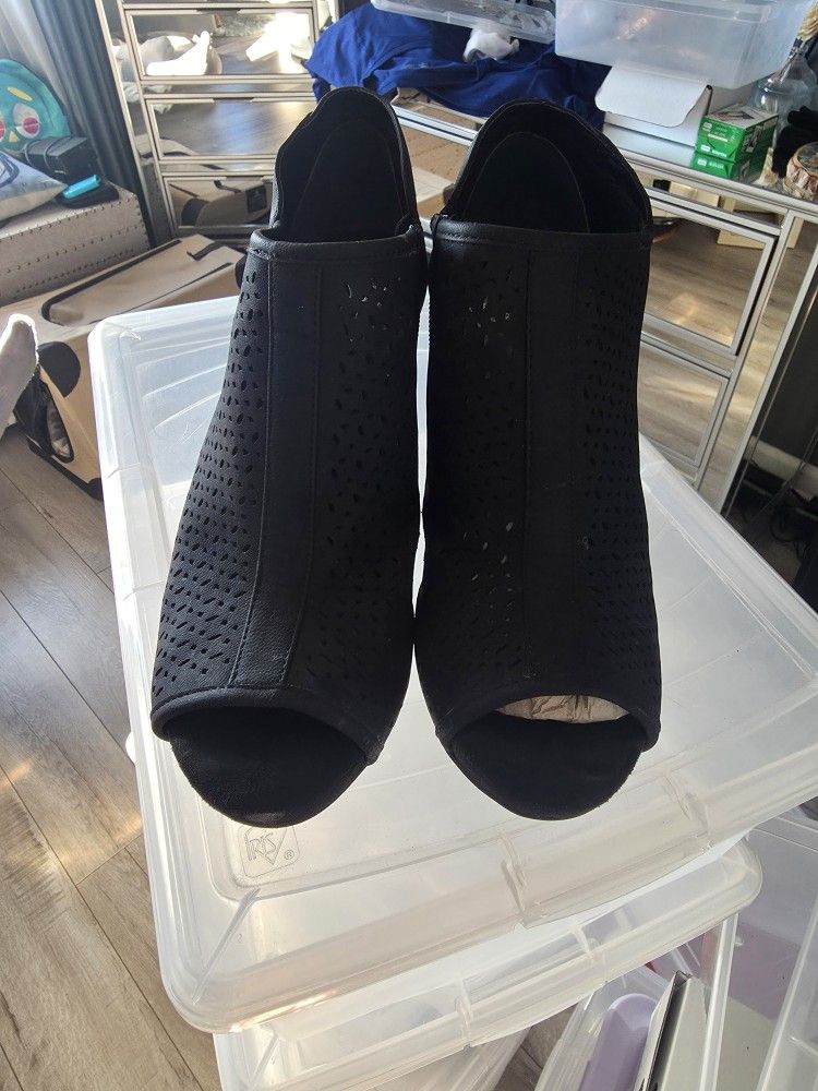 Gianna Bernini Memory Foam Black Heels Size 9.5