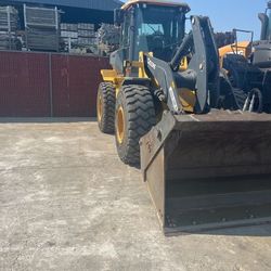 John Deere 3yd Loader