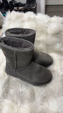 Women’s UGGs size 7