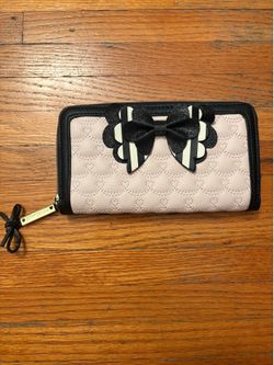 Betsey Johnson Zipper Wallet