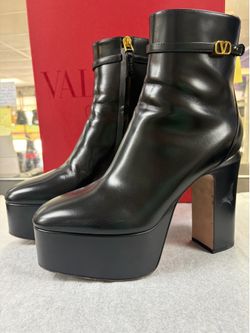 VALENTINO BOOTS SIZE 9