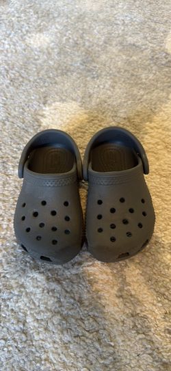 Crocs size 6C