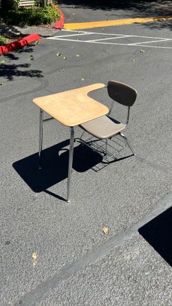 Student Desks 30 Count 