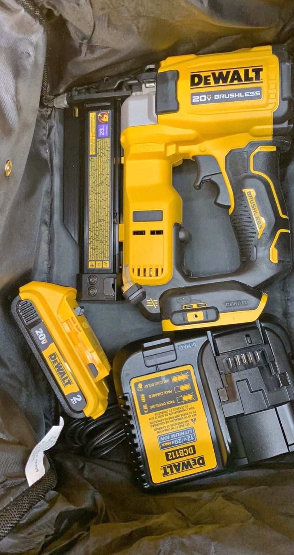 Dewalt 20v Cordless 23ga Pin Nailer Kit