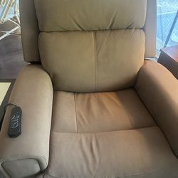 Quinn Grey Fabric 39" Power Lift Recliner With Power Headrest & Usb