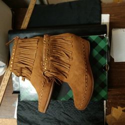  Tarlo Fringe Boots Ladies Size 6  NEW