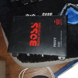 Boss 400 Watt Amp