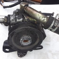 Power Steering Pump With Bracket For 2005 CHRYSLER 300 2.7 Engine