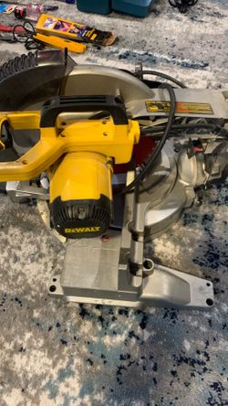 DeWalt DW717 compound miter saw