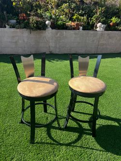 Set of 2 Metal Swivel Counter Height Chairs / Bar Stools – Padded Seats