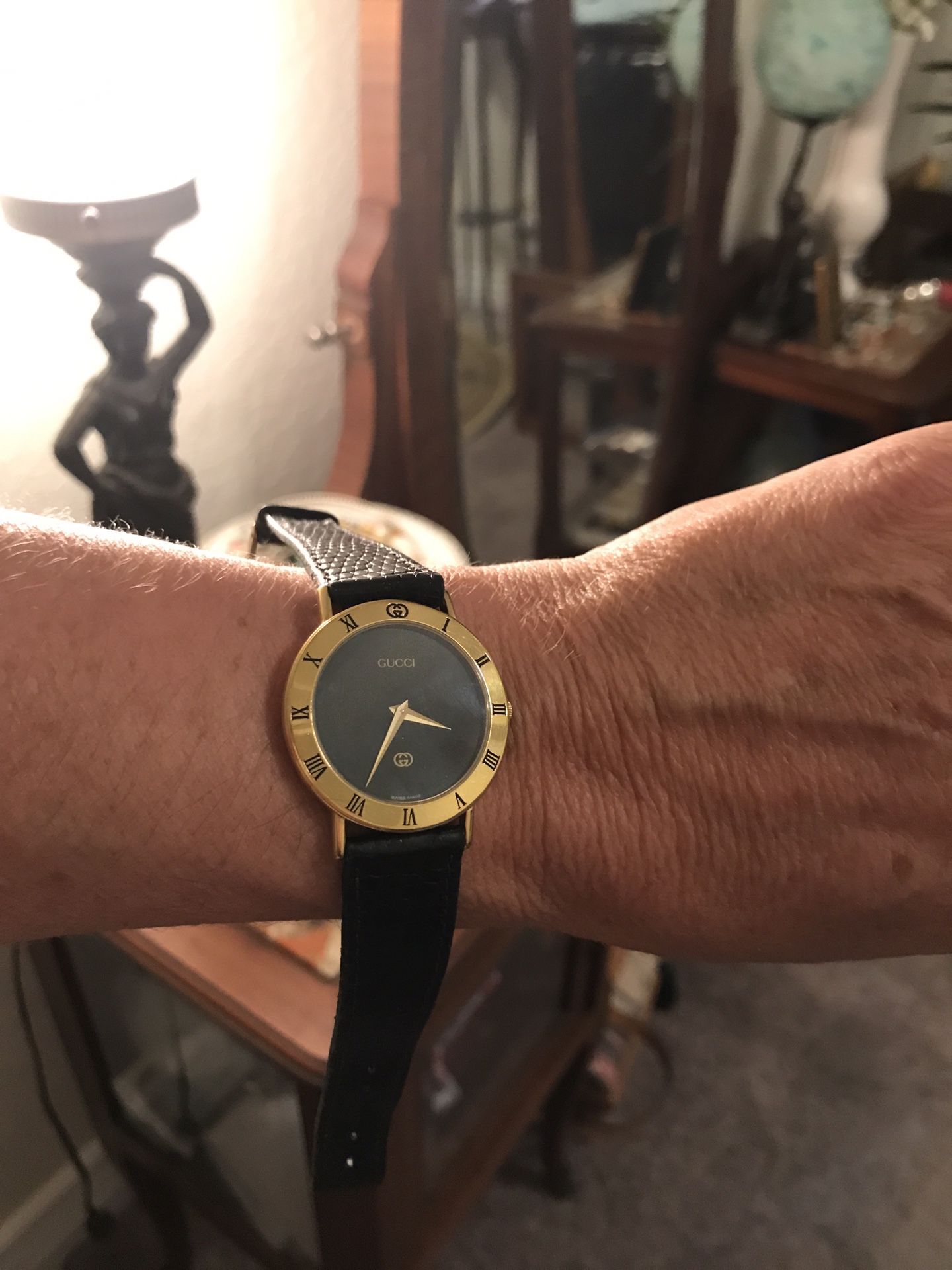 VINTAGE GUCCI SWISS WATCH