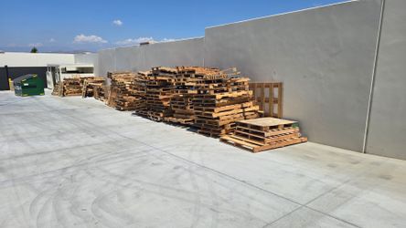 FREE PALLETS M-F 7am-4pm first come first served